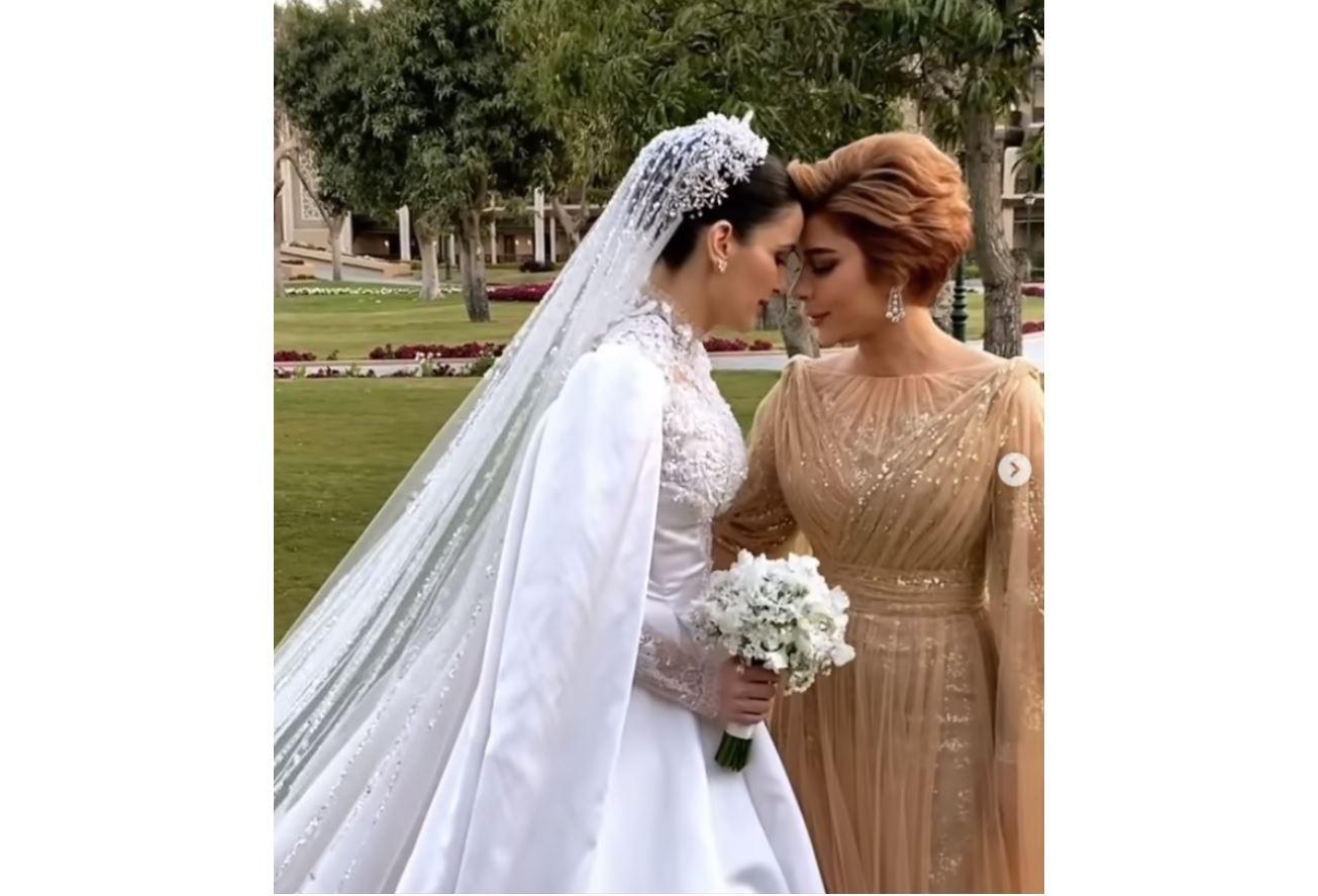 في حفل زفاف ابنتها شام الذهبي... مفاجأة بين أصالة والعريس
