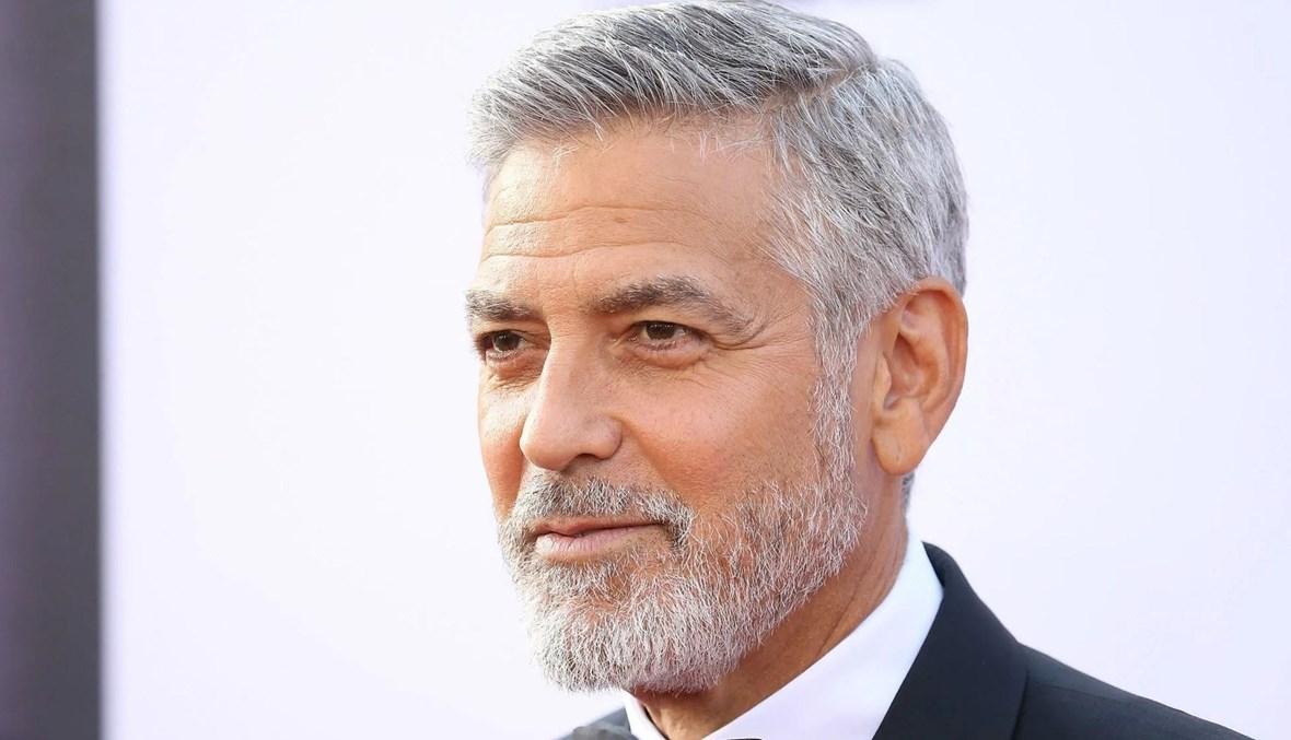 في أحدث أعماله الفنية... جورج كلوني يقف خلف الكاميرا في دور المخرج والمنتج (صور)