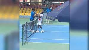 على طريقة ويل سميث.. فيديو للاعب تنس يصفع خصمه
