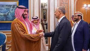 الرئيس اليمني يعفي الأحمر من منصبه ويشكل مجلس قيادة رئاسيا
