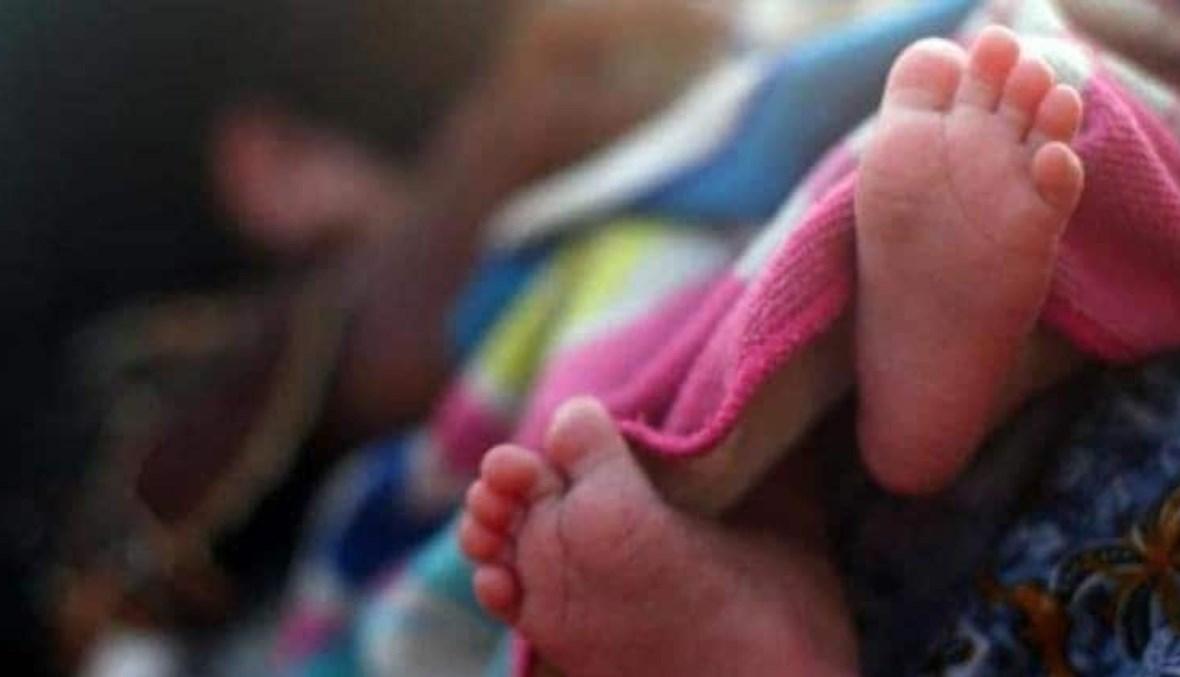 أم ترمي طفلتها في الصرف الصحّي وتزعم اختطافها... خوفاً من الطلاق