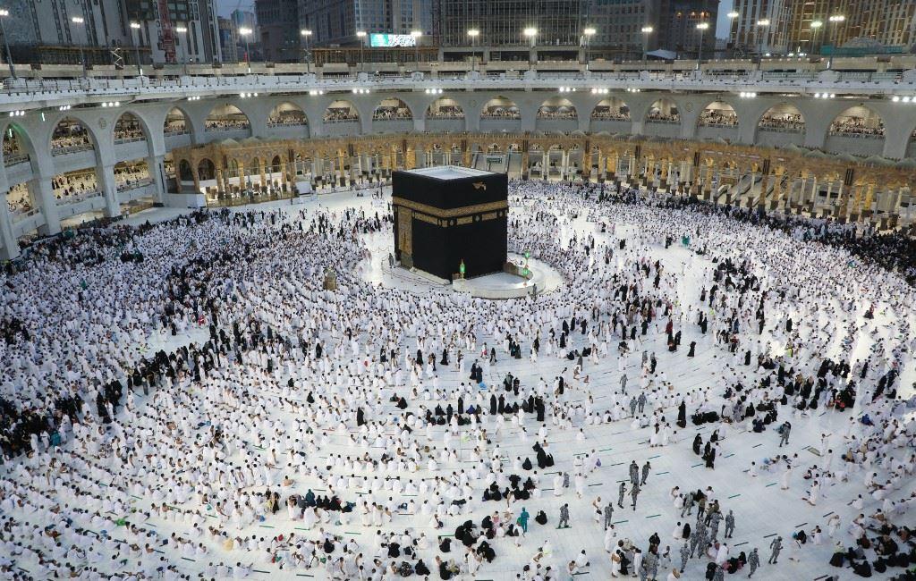 فيديو متداوَل لشجار بين معتمرَين في الحرم المكي... "اتخاذ إجراءات نظامية بحقهما"