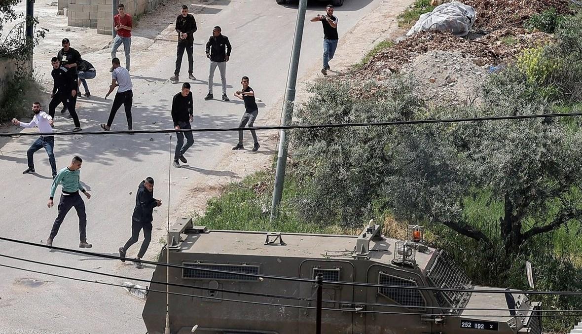 الجيش الإسرائيلي يكثّف مداهماته وفصائل فلسطينية تتوعّده