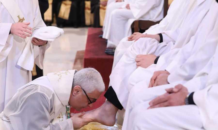 المطران عبد الساتر احتفل بالقدّاس الإلهي ورتبة الغسل في كاتدرائيّة مار جرجس