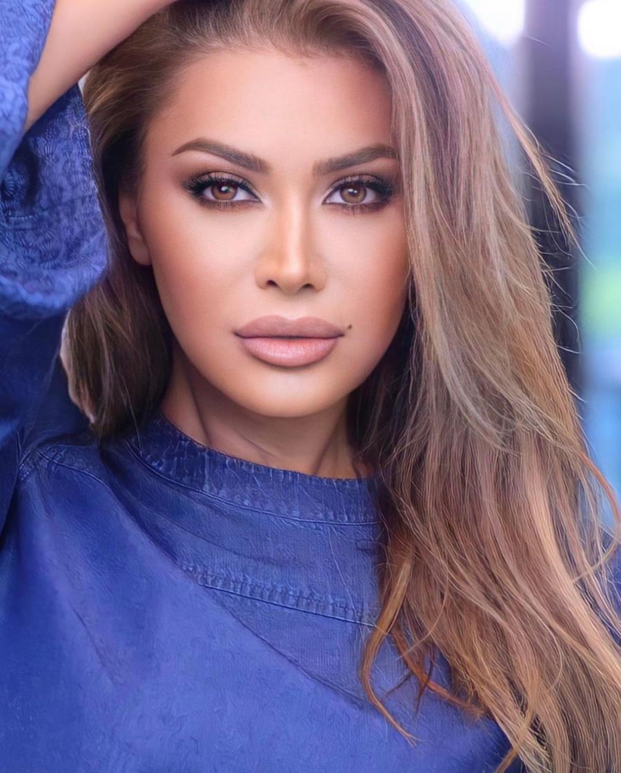 إطلالة ذهبية بالأزرق  وخاطفة للقلوب للفنانة نوال_الزغبي  .. والجمهور يتفاعل!