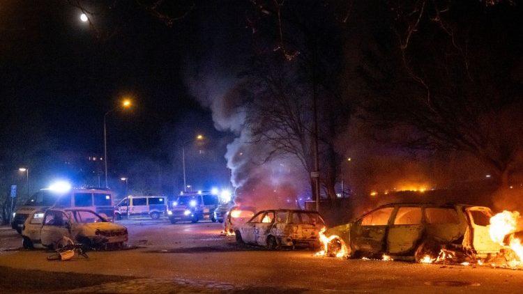 مجلس حكماء المسلمين يُدين بشدة إقدام عناصر يمينية متطرفة على حرق نسخ من القرآن الكريم