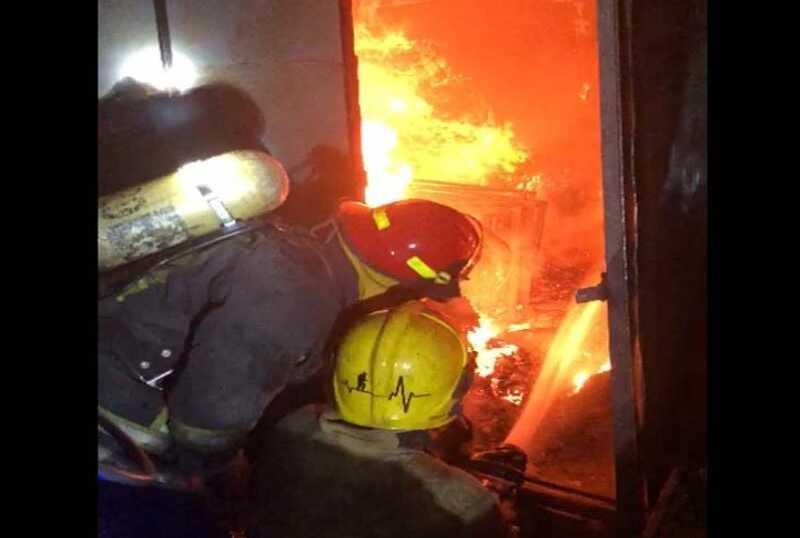 حريق هائل في مبنى ملاصق لدار الفتوى ليلاً.. والأضرار مادية
