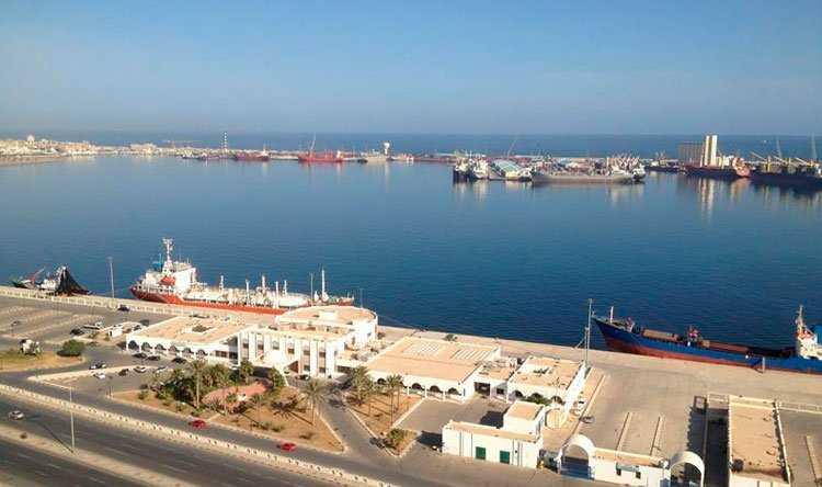غرق زورق على متنه زهاء 60 شخصاً في طرابلس.. وميقاتي وحمية يتحركان