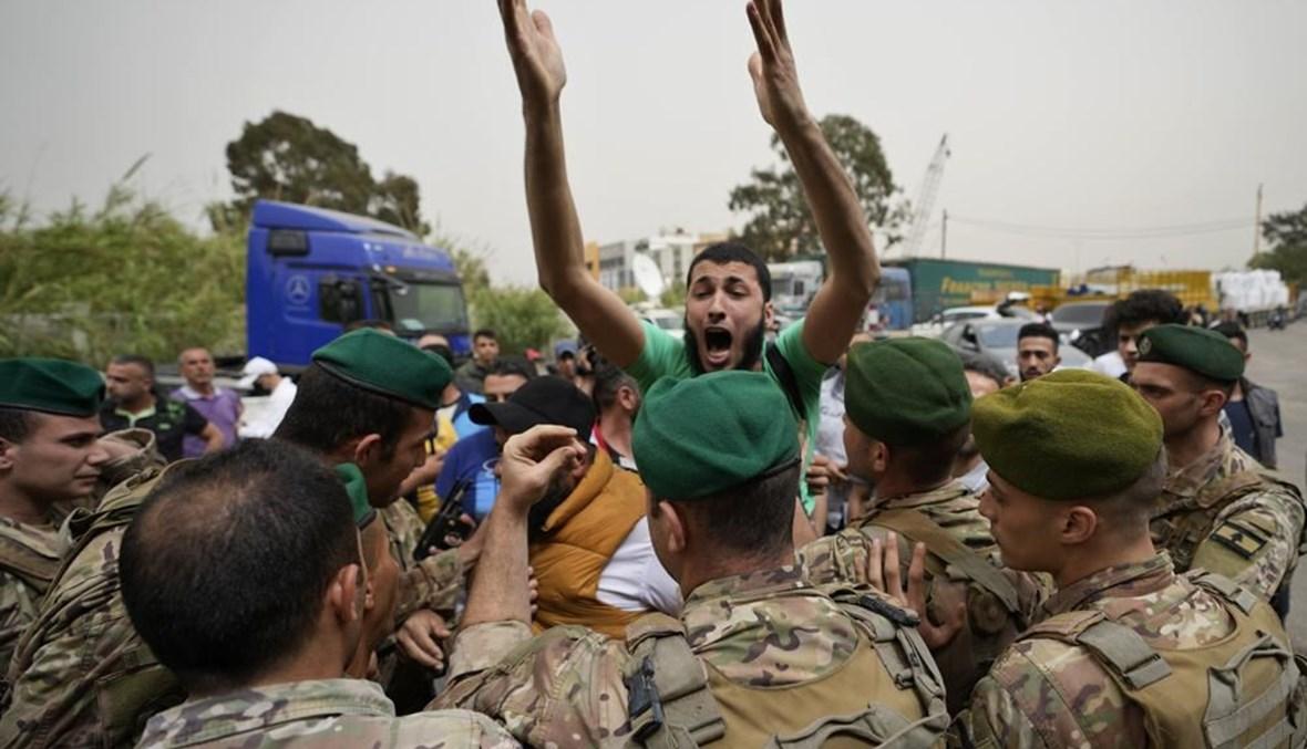 سبع ضحايا في "رحلة الموت" وناجون يروون تفاصيل المأساة... الجيش ينفي مسؤوليته عن غرق الزورق والبحث مستمر عن مفقودين