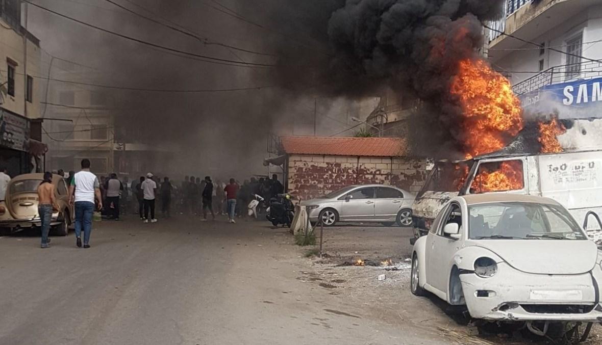 "النهار" مباشرة من طرابلس: إطلاق نار كثيف وحرق دراجة نارية... مقتل شخص في القبة بعد رفع صورة لسياسي