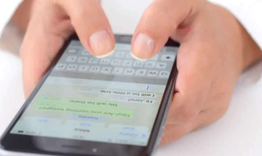 بهذه الحيلة.. تختفي تماما عن واتساب دون أن تحذفه!