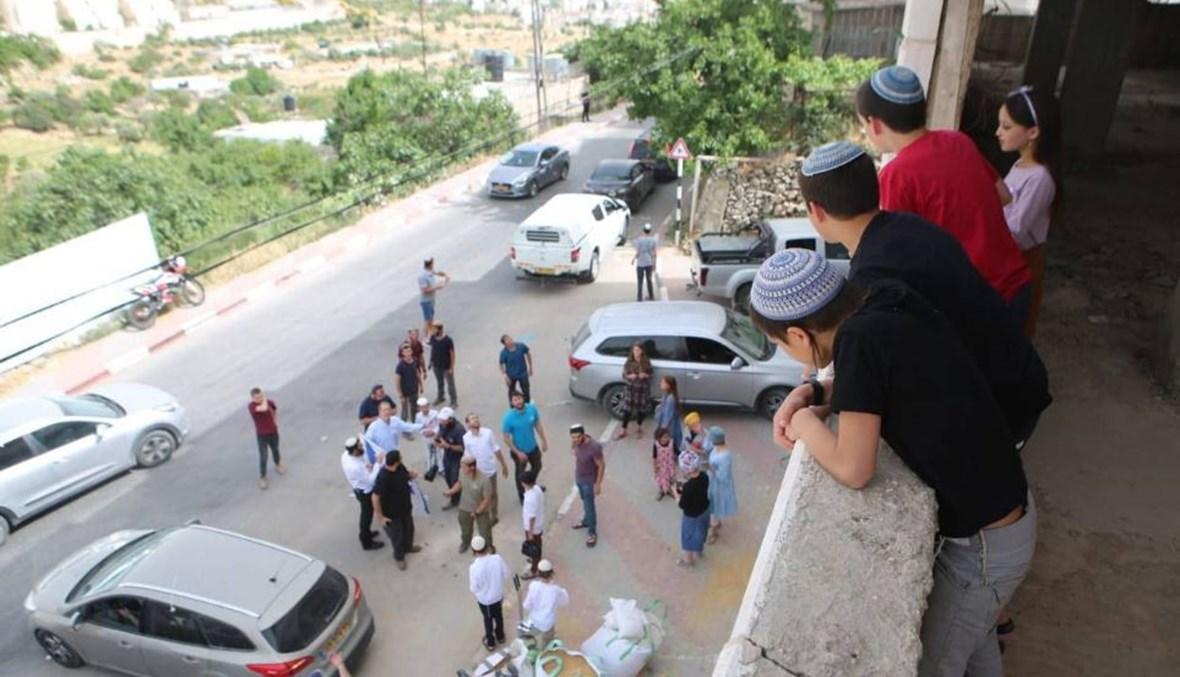 نقلوا أمتعتهم إليه... مستوطنون يستولون على منزل فلسطيني في الخليل