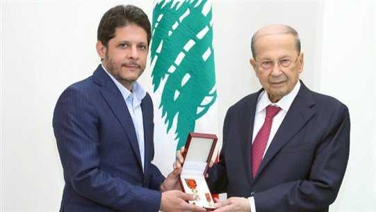 الرئيس عون يقلد معين شريف وسام الأرز برتبة ظابط