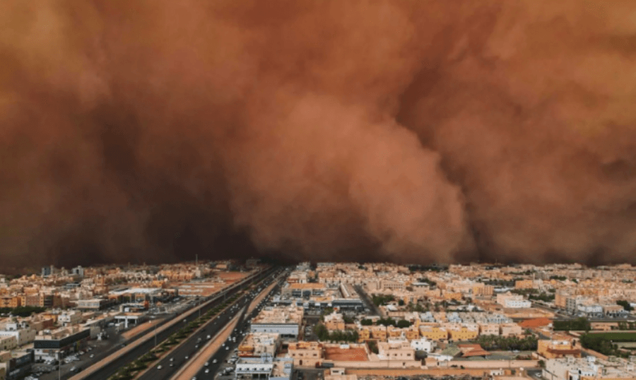 "كأن العالم يختفي".. صورة أضحت حديث السعوديين