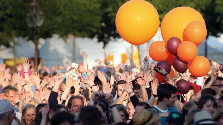 البابا فرنسيس: معًا فقط يمكننا أن نمضي قدمًا
