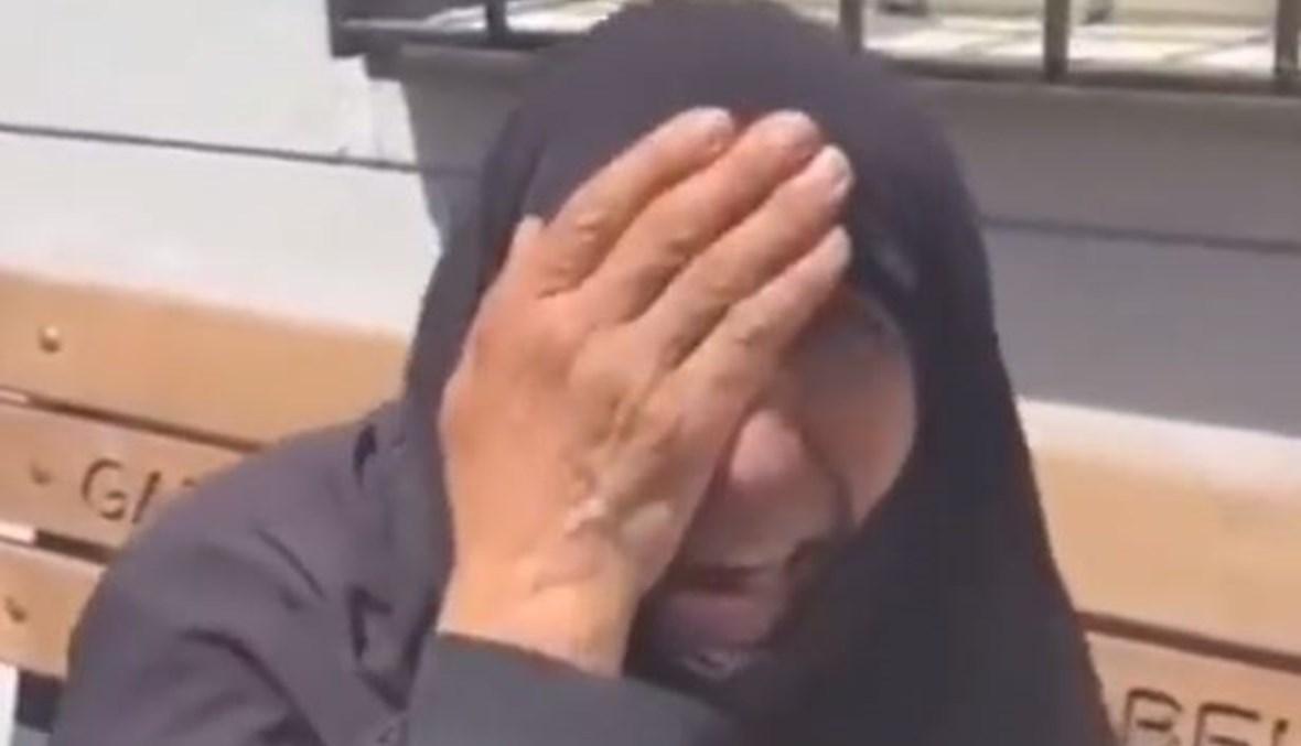 تركي يركل لاجئة سورية مسنة على وجهها في غازي عنتاب... والوالي يعتذر