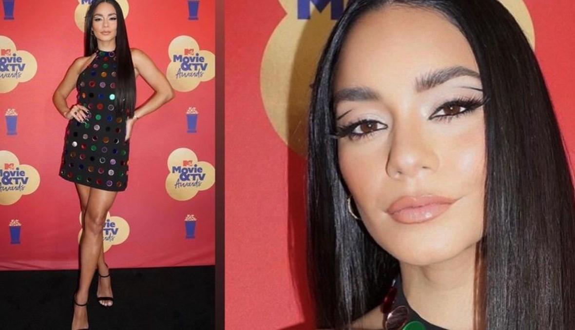 فانيسا هادجنز تلفت الأنظار بأسلوبها الخاص وإطلالاتها المتجدّدة