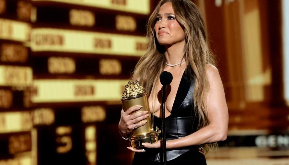 أبرز الفائزين بحفل "MTV Movie & TV Awards"... دموع جينيفر لوبيز تخونها