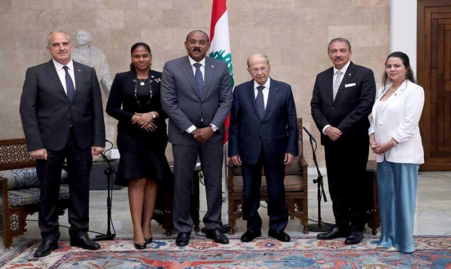  الرئيس عون يستقبل رئيس حكومة أنتيغوا وبربودا ويكرّم جبارة