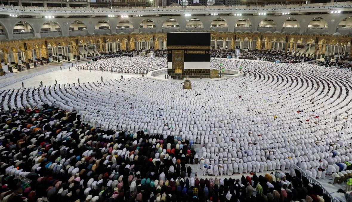 الحجاج عند جبل عرفات... أداء الركن الأعظم لأكبر حج في زمن كورونا