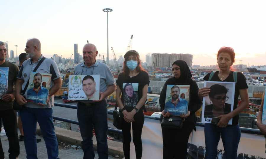وقفة احتجاجية أمام مرفأ بيروت: الحريق يُهدّد بإزالة جريمة 4 آب البشعة