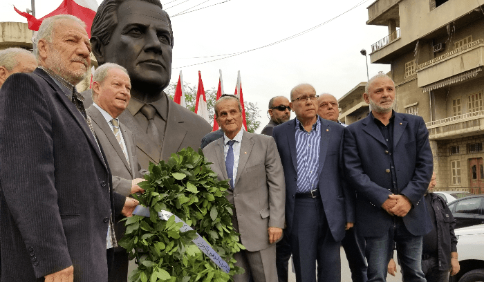  النائب كميل شمعون وضع إكليلا على تمثال جده في الحدت