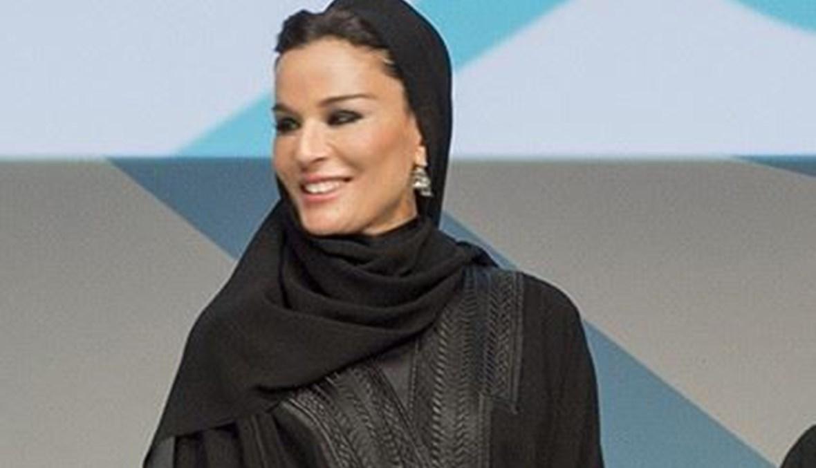 إطلالة الشيخة موزا الأنيقة خلال مباراة قطر والسنغال
