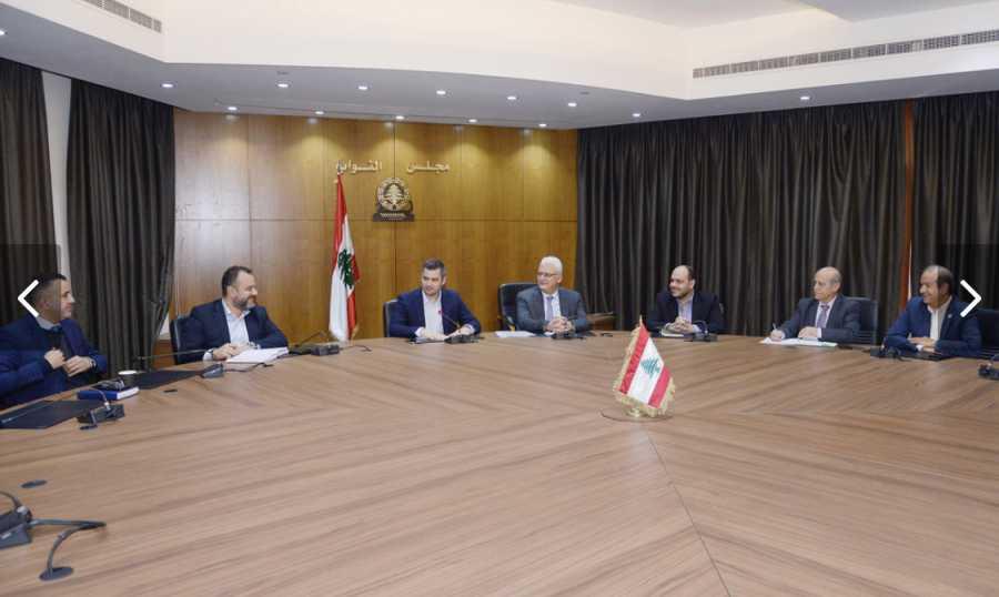 لجنة التكنولوجيا تستمع الى شرح القرم حول وضع الانترنت