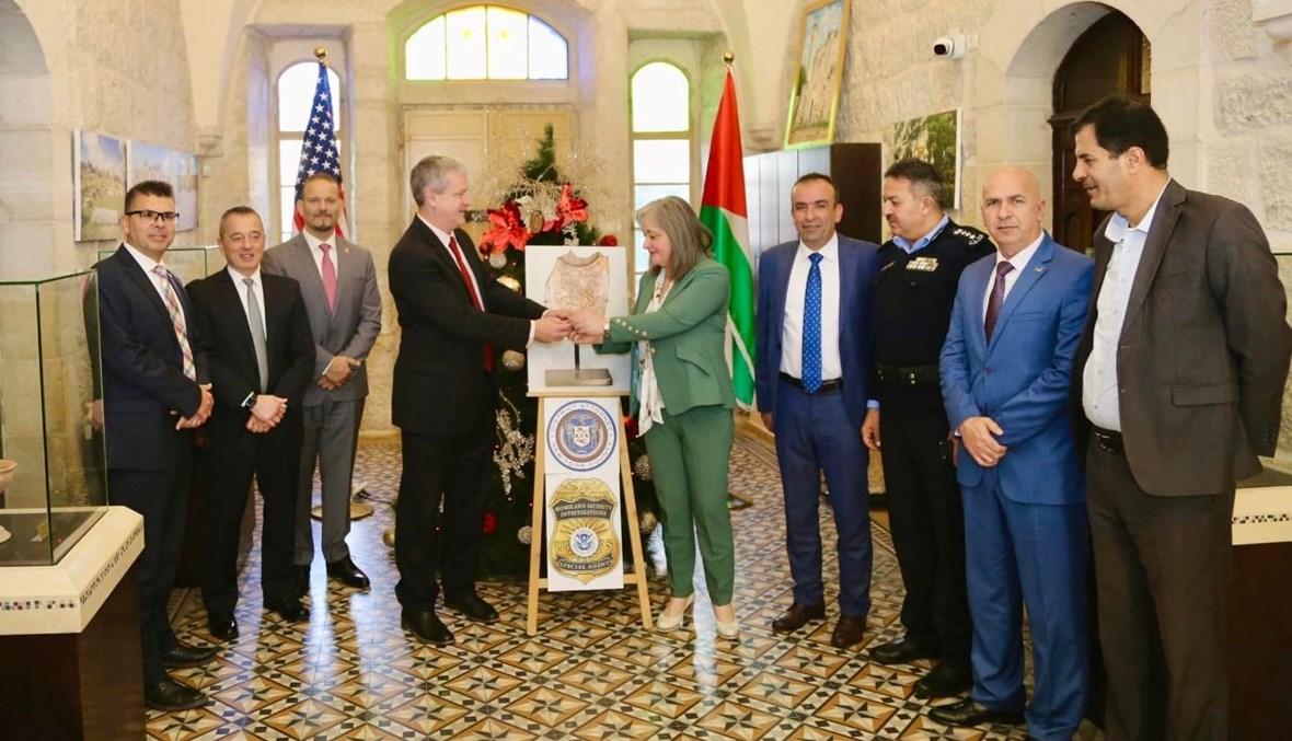 لأول مرة... واشنطن تعيد قطعة أثرية نادرة إلى السلطة الفلسطينية