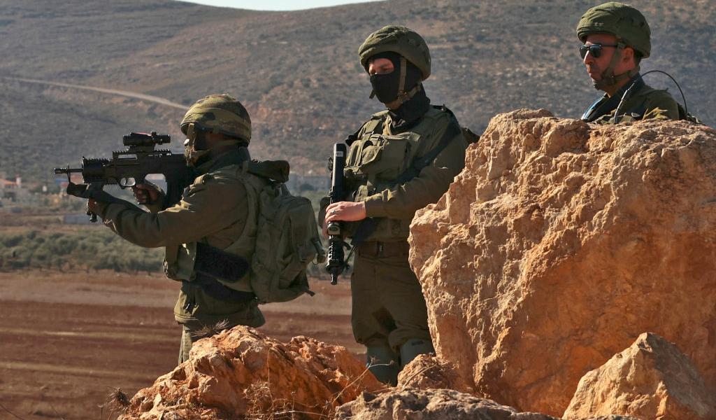 انفجار “عنيف” يهزّ قاعدة للجيش الإسرائيلي بجنين.. تزامن مع هجوم على حاجز عسكري في قلنديا