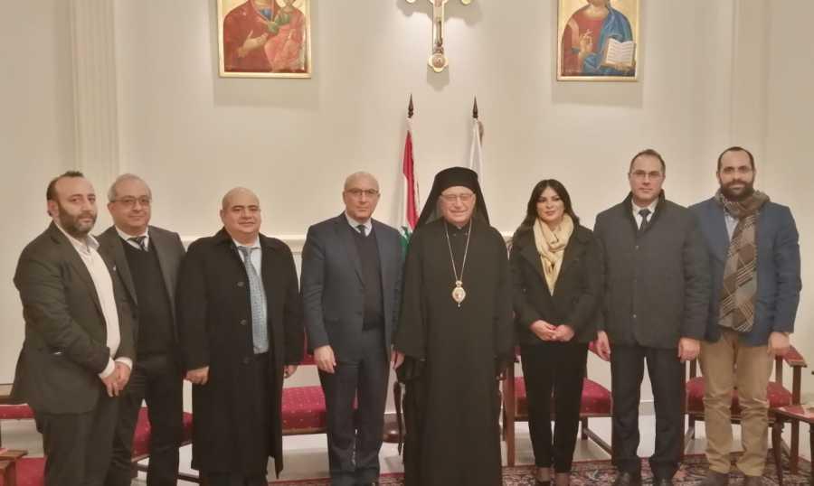البطريرك يوسف العبسي يستقبل وفد نقابة الاطباء: للتمسك بالوطن وعدم إفراغه من كفاءاته