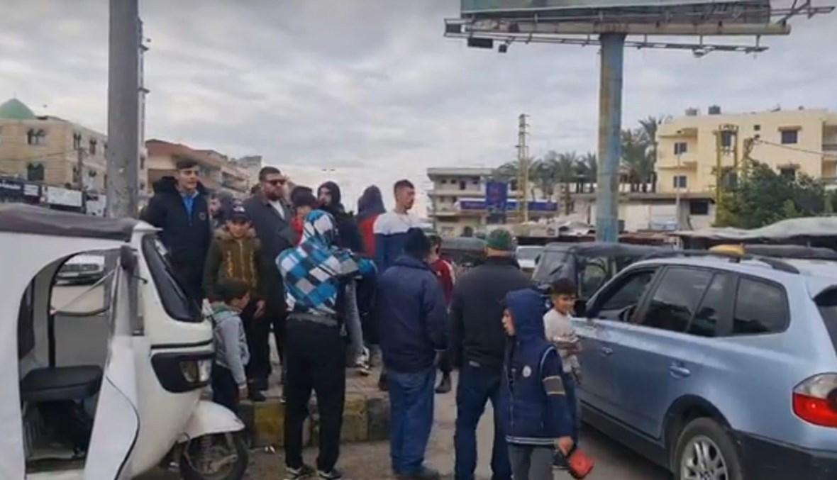 محتجّون أقفلوا المدخل الجنوبي لعكار عند مستديرة ببنين - العبدة... "الوضع لم يعد يحتمل"