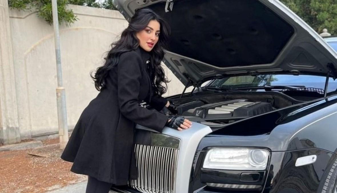نجمة خليجية تجرّ "رولز رويس" خلفها مثل الكلاب!