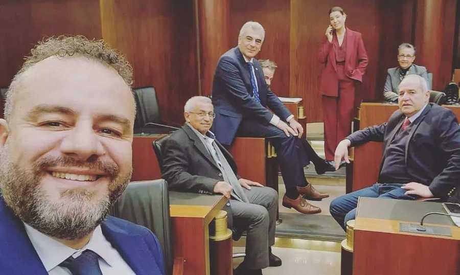 خلف وصليبا يعتصمان داخل المجلس ونواب ينضمّون إليهما