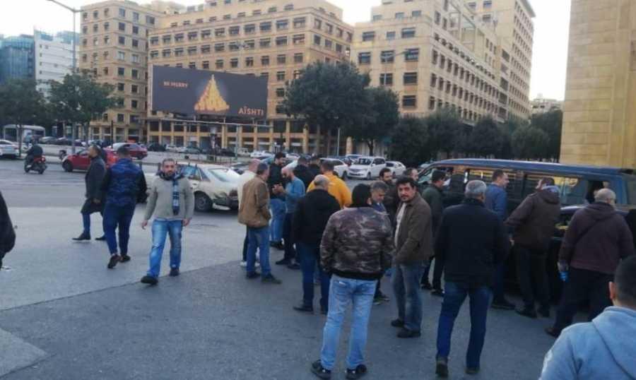 الاحتجاجات تعود إلى الشارع وقطع طرق في عدد من المناطق