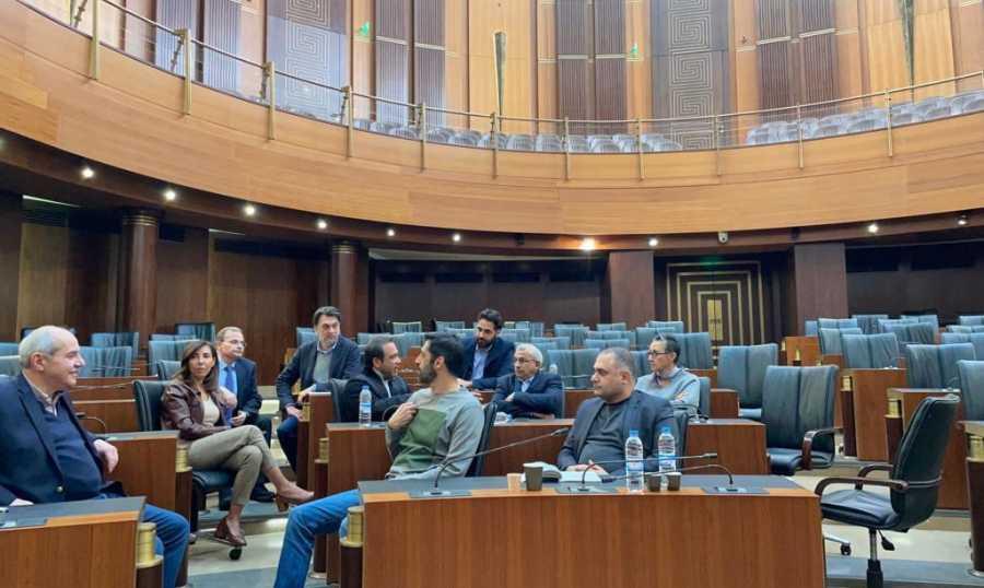 اعتصام عدد من النواب مستمر: لا مكان للحوار أفضل من المجلس