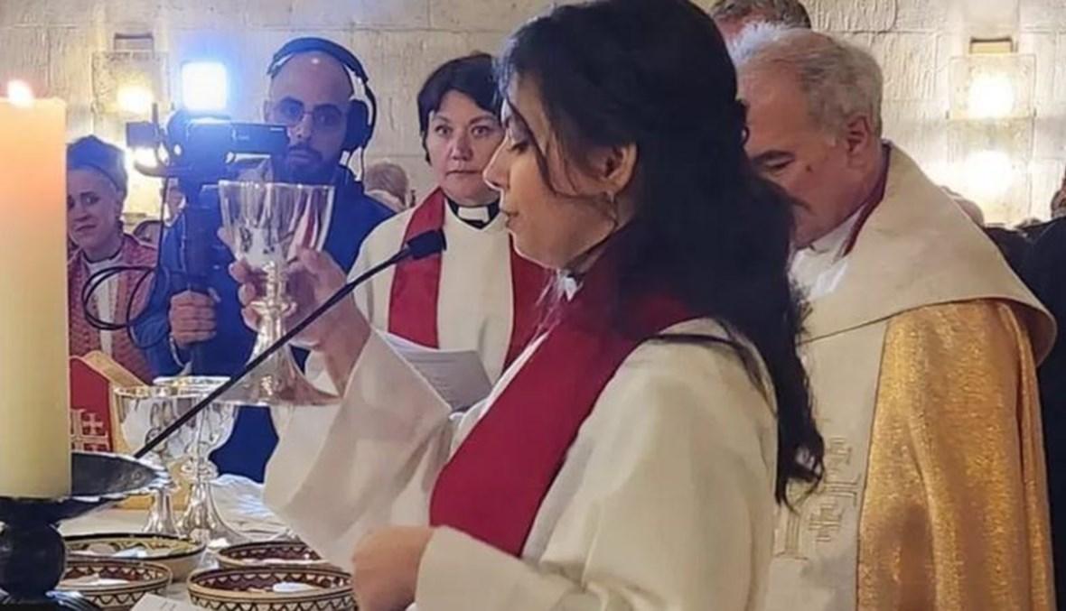 الفلسطينية سالي عازر أول قسيسة في الأراضي المقدسة