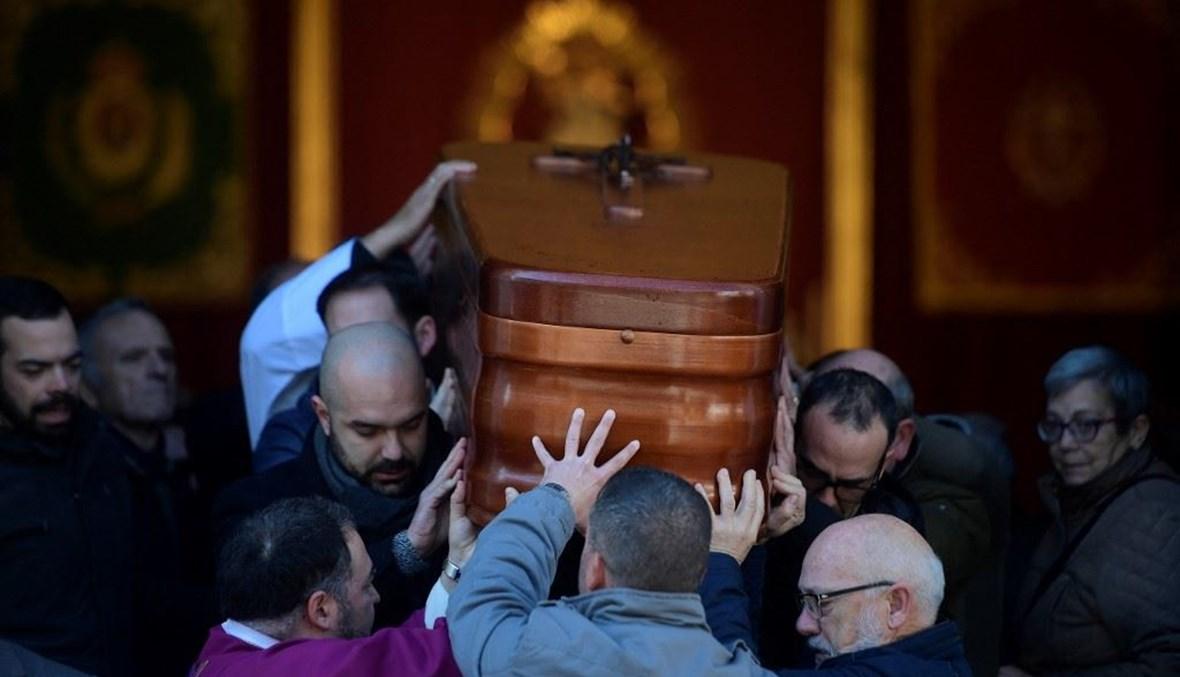 إسبانيا: مئات يشاركون في جنازة شمّاس قتله مهاجر مغربي بالساطور داخل كنيسته