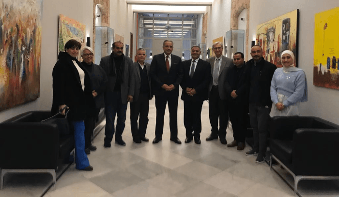  وزير الثقافة محمد وسام المرتضى يبحث في امكانية إقامة معرض خاص بالسيراميك في المكتبة الوطنية