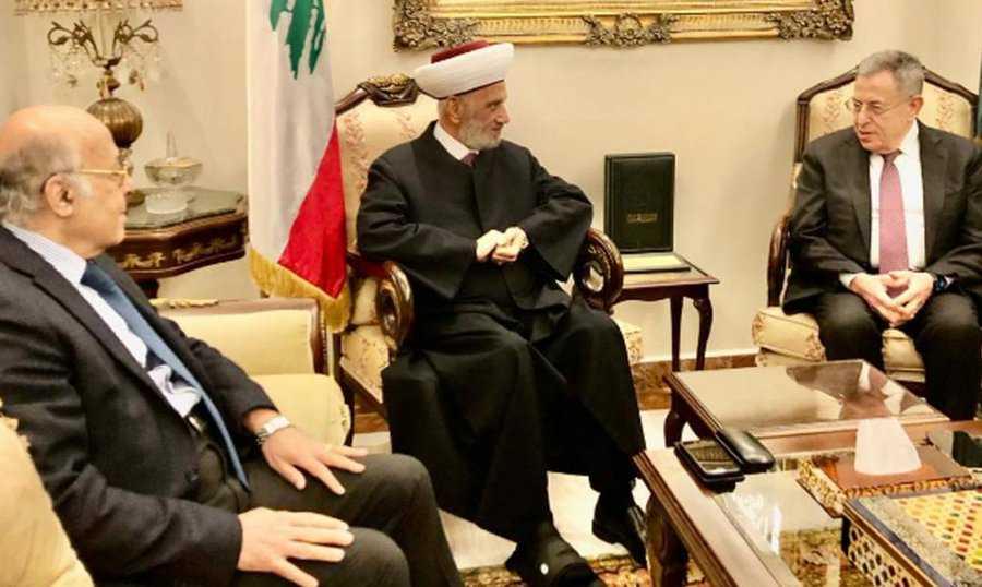 الرئيس فؤاد السنيورة يلتقي الشيخ عبد اللطيف دريان: لا يُمكن إخراج لبنان من الانهيارات دون استعادة الدّولة لسلطتها.. المشنوق: بعض القوى تعاند وتؤجل
