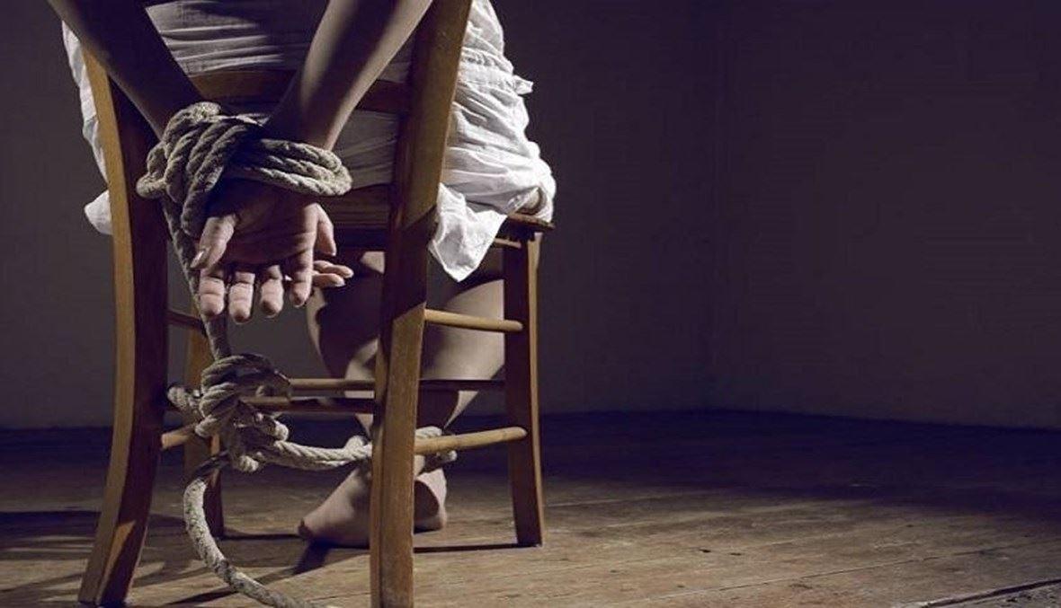 "ضربها وحاول خنقها"... والد يختطف ابنته من المكسيك إلى اليمن لتزويجها بالقوّة!