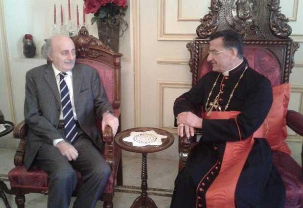 مسعيا بكركي والاشتراكي مستمران...هل يبلغان الحل؟