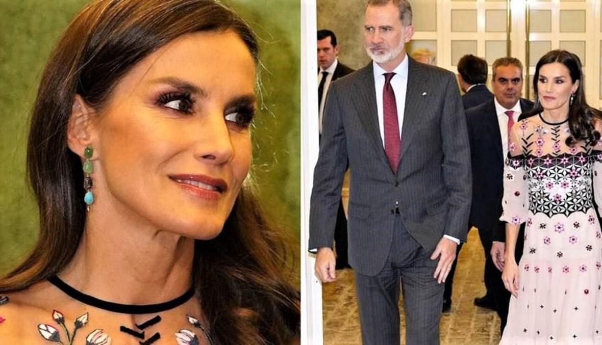الملكة ليتيزيا بأناقتها البسيطة تحضر حفل جوائز الثقافة الوطنيّة