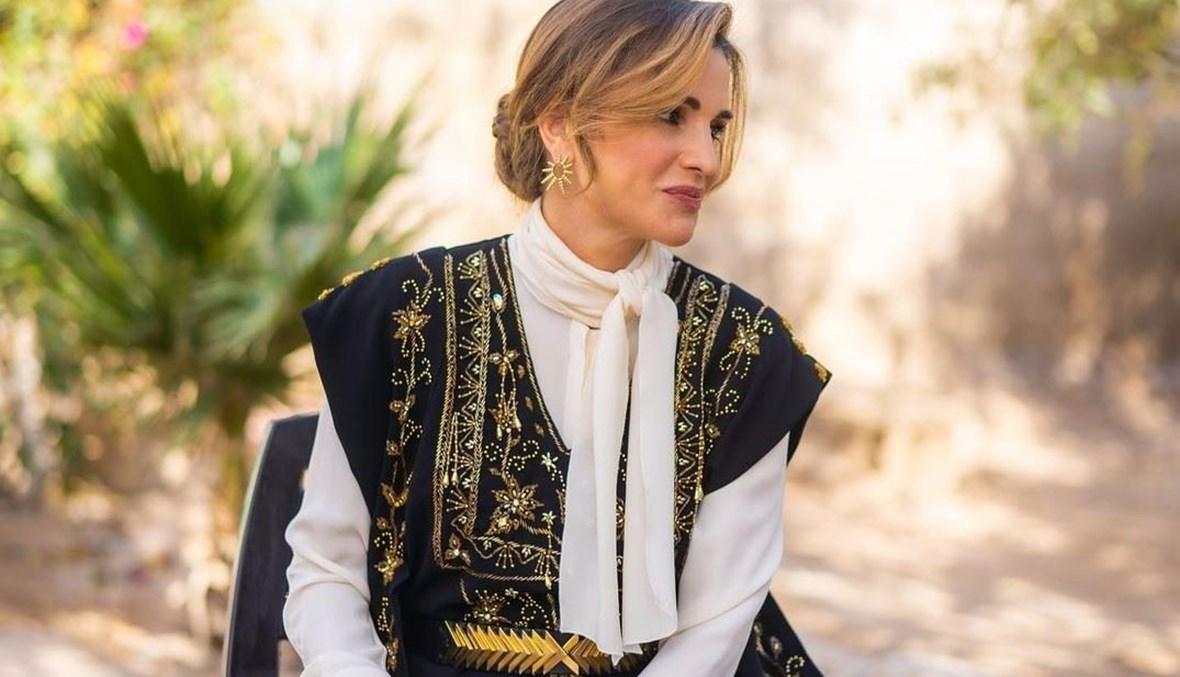 الملكة رانيا في إطلالة رصينة بالأسود والذهبي (صور)