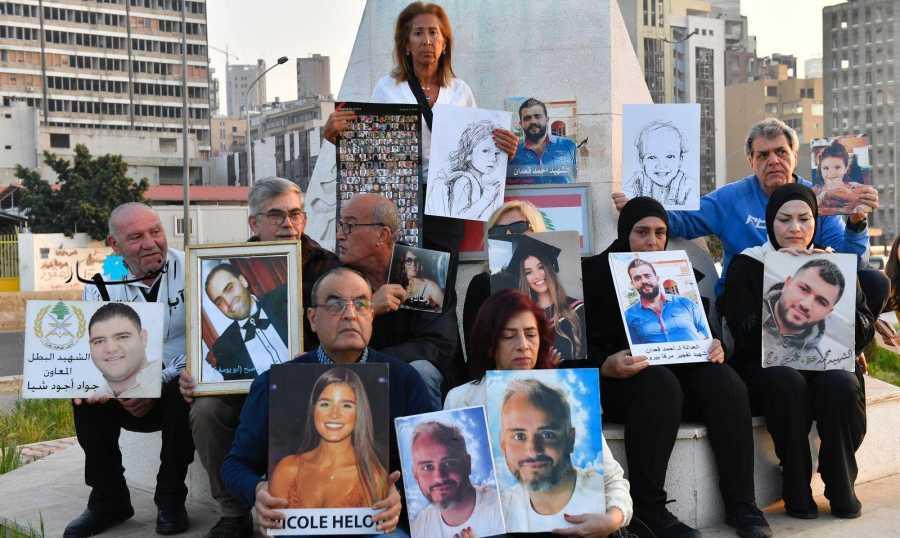 جمعية أهالي ضحايا المرفأ نفذوا وقفتهم الشهرية أمام تمثال المغترب