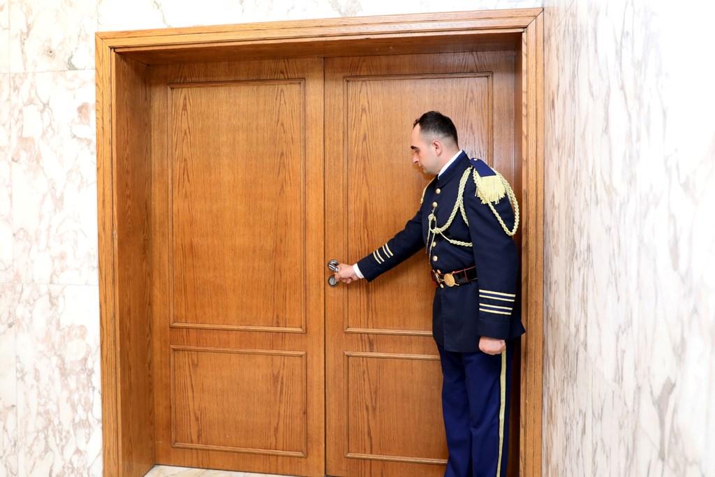 تسوية ثم مرشح ثالث؟