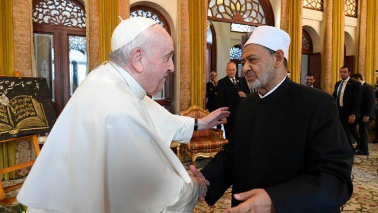 فضيلة الإمام الأكبر أحمد الطيب يهنئ البابا فرنسيس لمناسبة ذكرى انتخابه