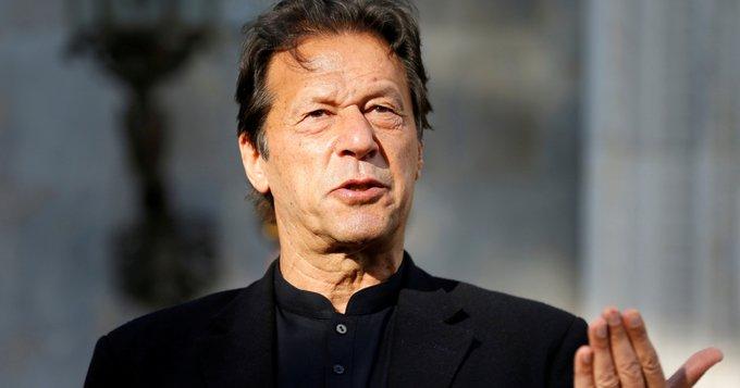 الشرطة الباكستانية تداهم منزل عمران خان.. ورئيس الوزراء السابق: اعتقالي أو قتلي ستكون له عواقب وخيمة