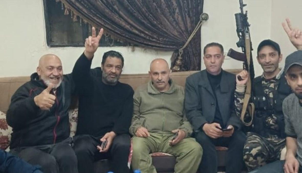 "الخميني" في قبضة مخابرات الجيش في صيدا... إطلاق نار وتوزيع حلوى في عين الحلوة ابتهاجاً بتسليمه