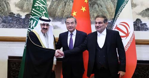 سام منسى ل”بالأول: التراجع الاميركي في المنطقة ادى الى التوسط الصيني بين ايران و السعودية -قبلان تركي: الاتفاق السعودي الايراني اتى لصالح السعودية